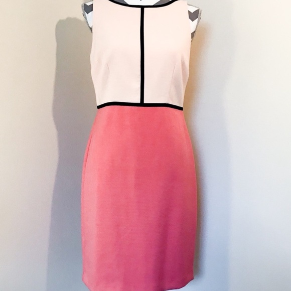 Elegant Sleeveless Dress - Picture 4 of 7